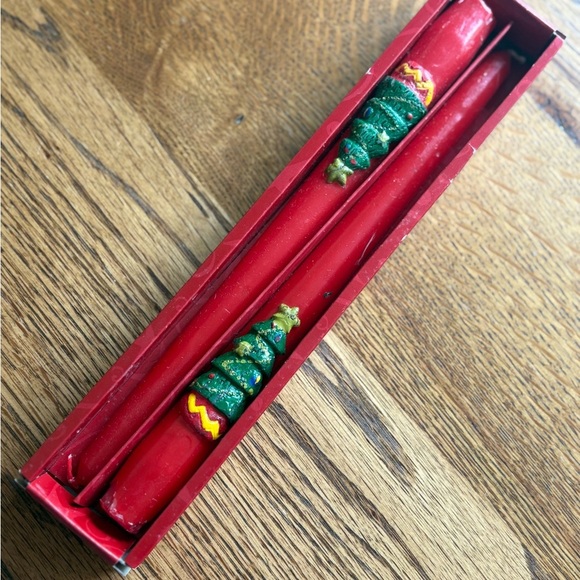 Pair of Vintage Red candles with Christmas Tree - Picture 3 of 7